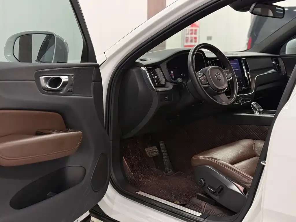 Volvo XC60 2023 из CN, фото 10