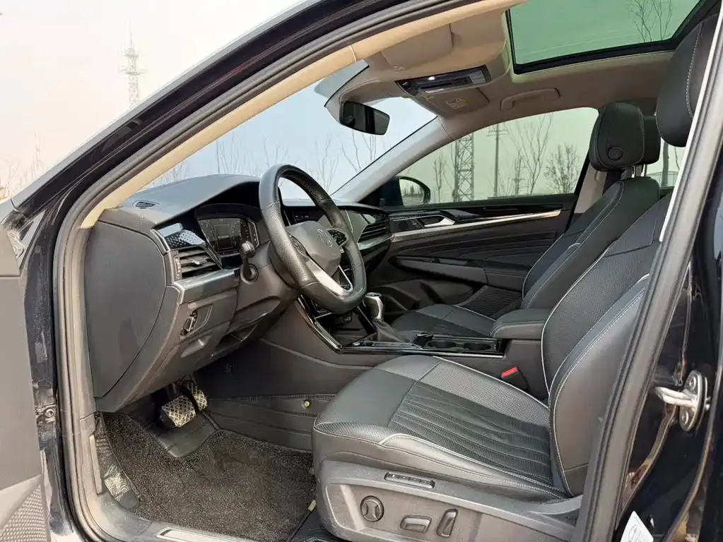 Volkswagen Passat 2023 из CN, фото 7