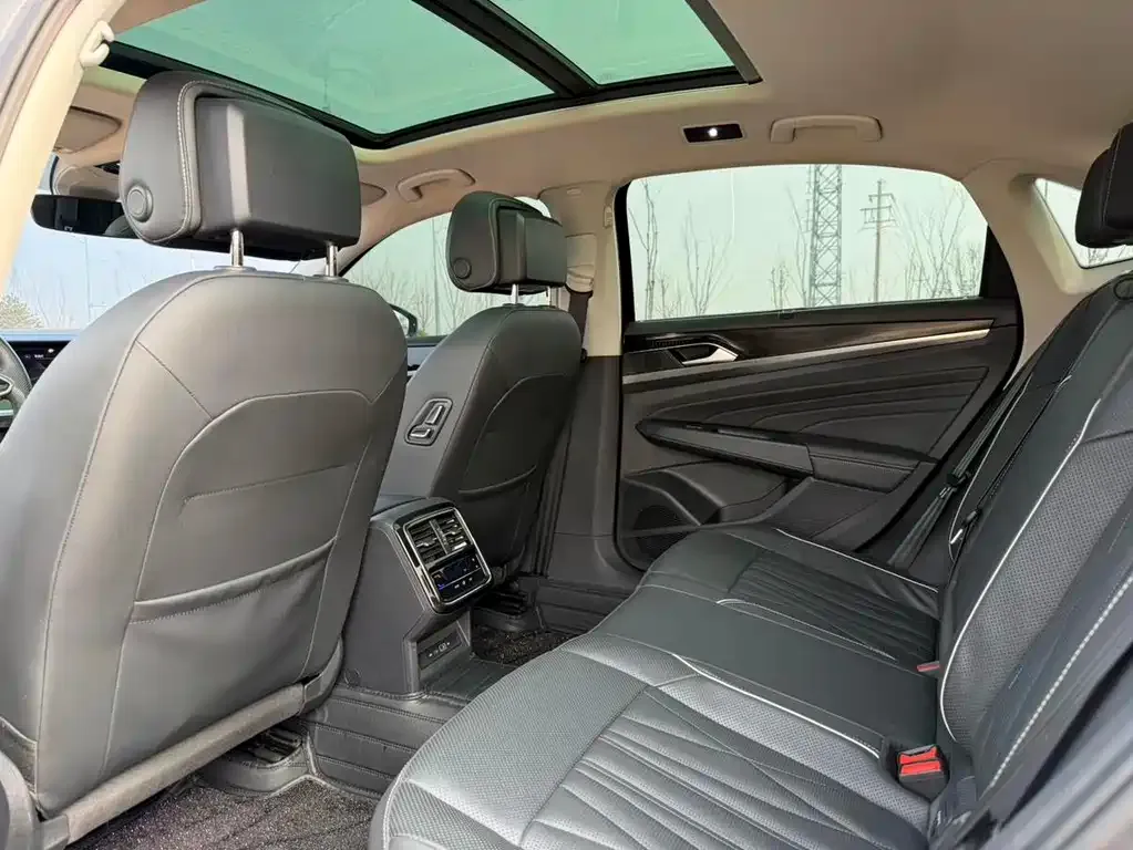 Volkswagen Passat 2023 из CN, фото 4
