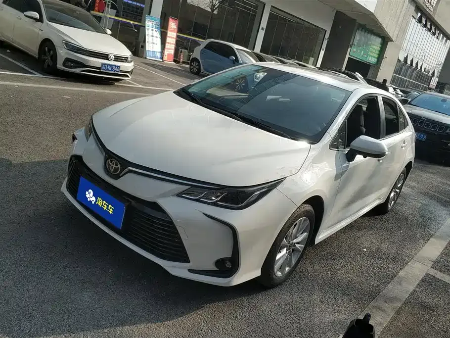 Toyota Corolla 2024 из CN, фото 1