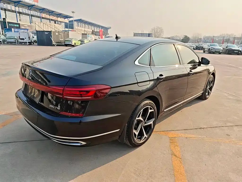 Volkswagen Passat — фото 10