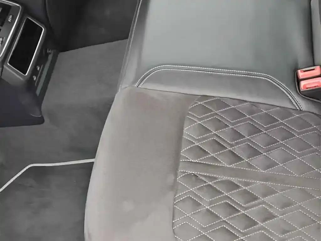 Audi A7L 2024 из CN, фото 5