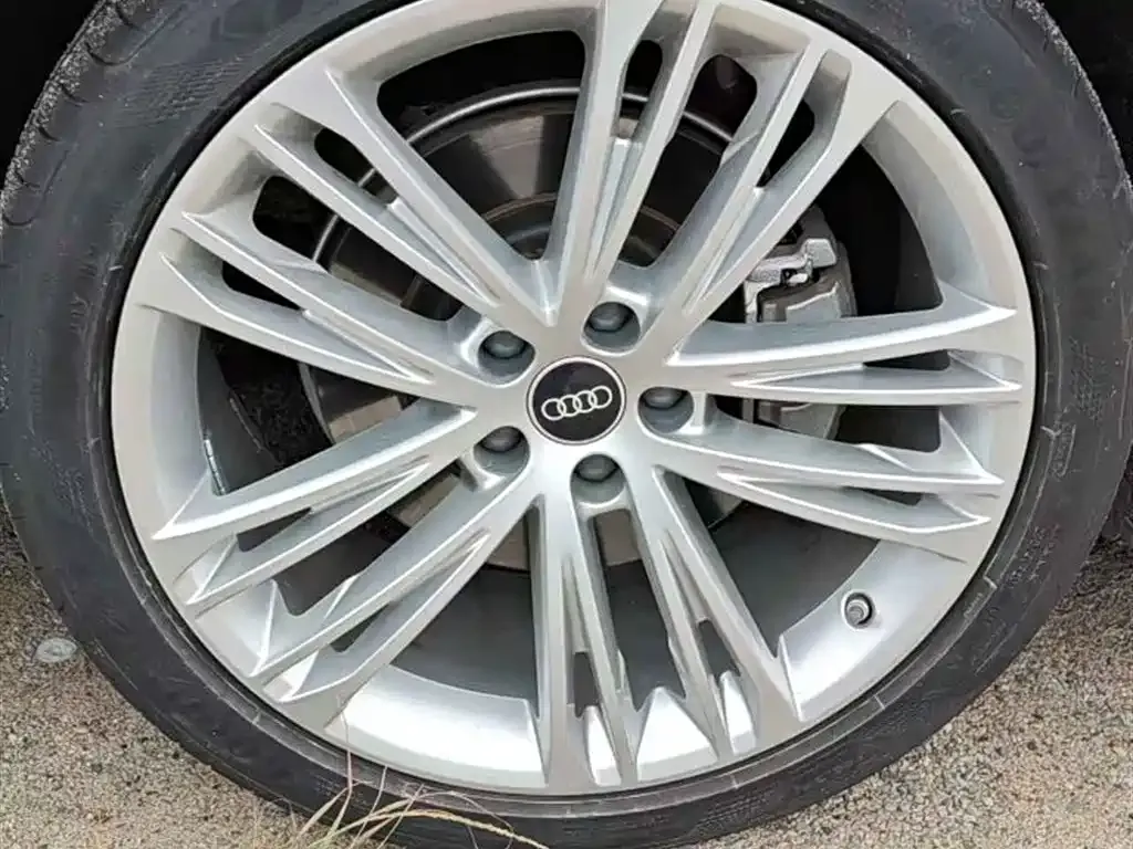 Audi A7L 2024 из CN, фото 8