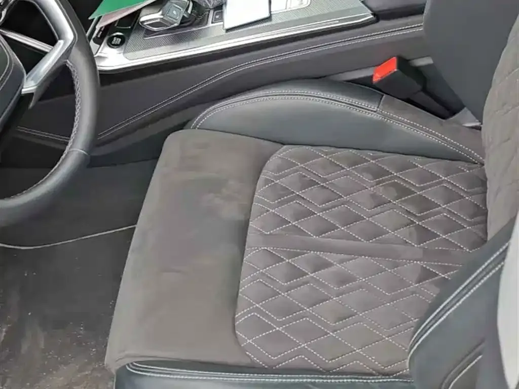 Audi A7L 2024 из CN, фото 9