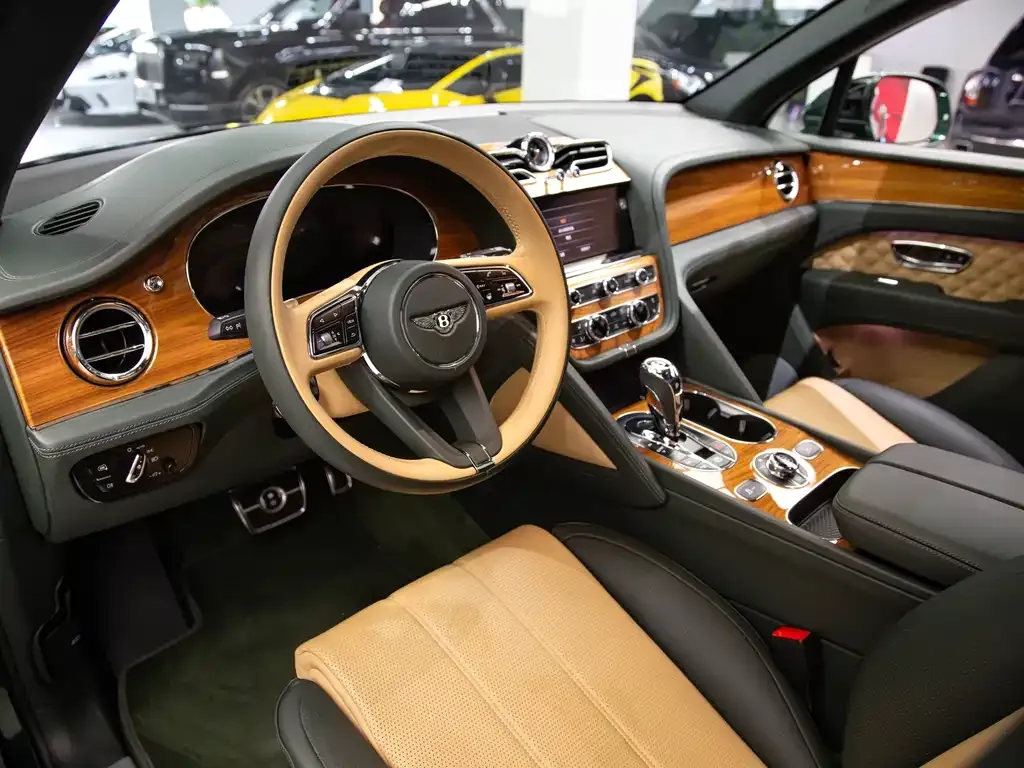 Bentley Bentayga 2021 из CN, фото 2