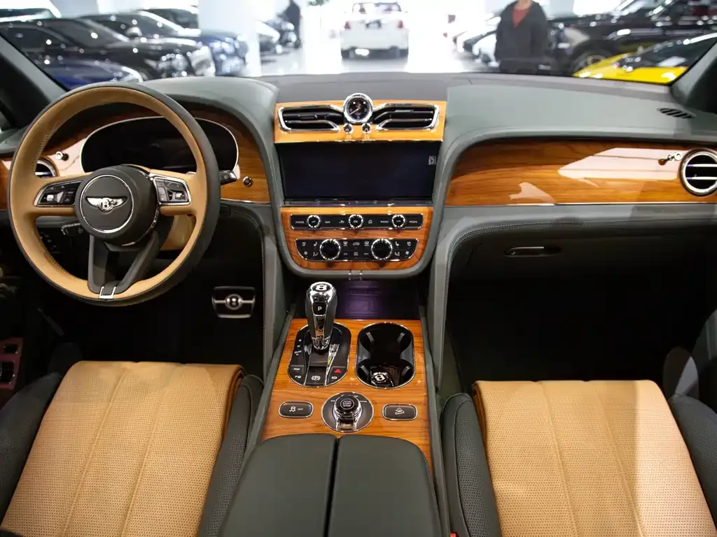 Bentley Bentayga 2021 из CN, фото 3