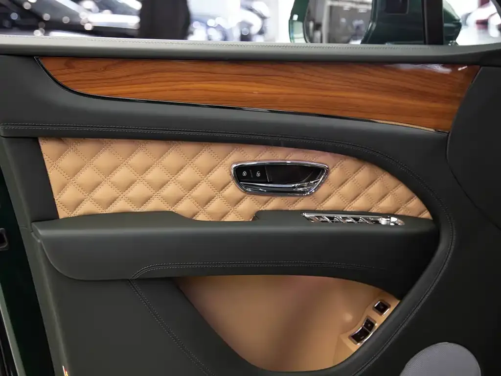 Bentley Bentayga 2021 из CN, фото 4