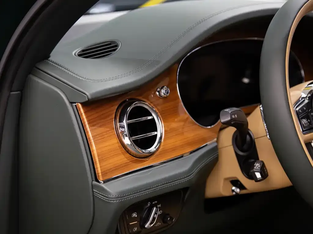 Bentley Bentayga 2021 из CN, фото 8