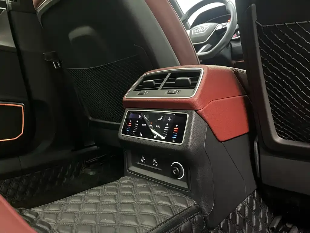 Audi A7L 2024 из CN, фото 7