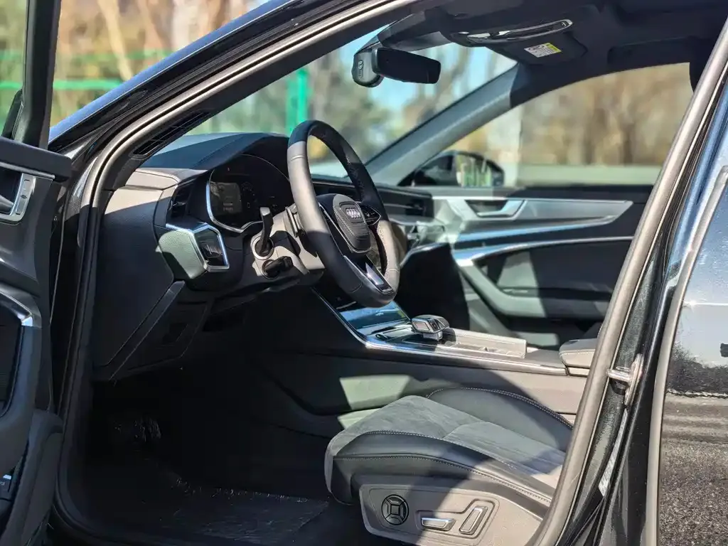 Audi A6L 2024 из CN, фото 9
