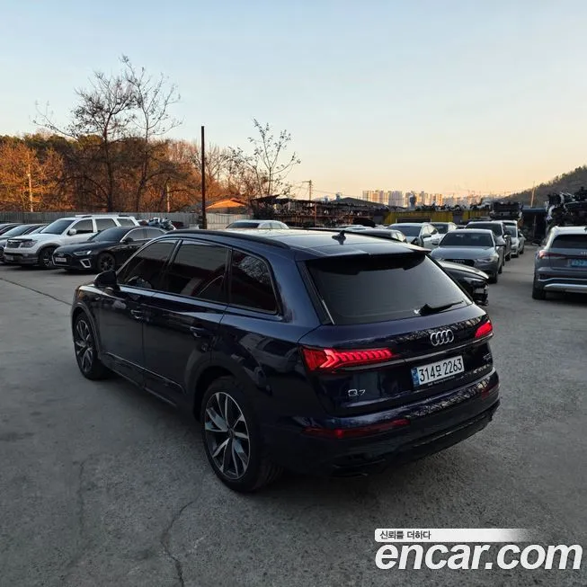 Audi Q7 2023 из KR, фото 9