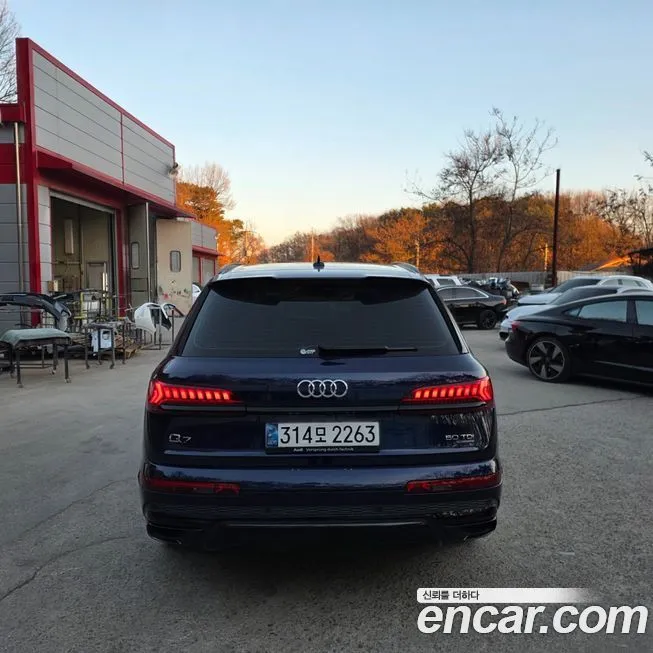 Audi Q7 2023 из KR, фото 6