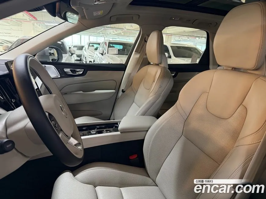 Volvo XC60 — фото 10