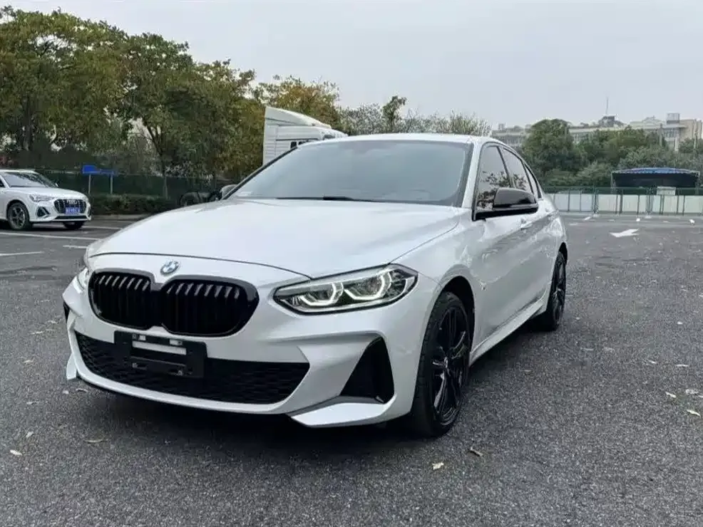 BMW 1 Series 2022 из CN, фото 1