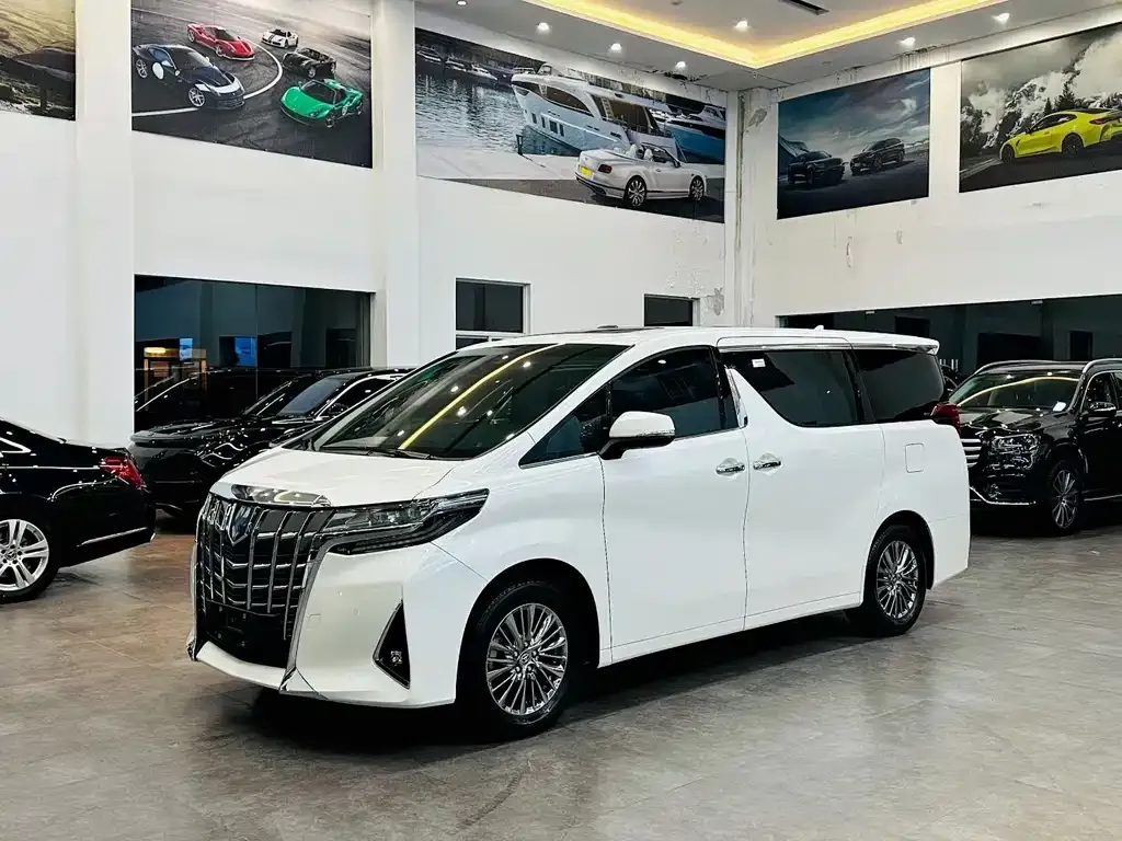 Toyota Alphard 2023 из CN, фото 1