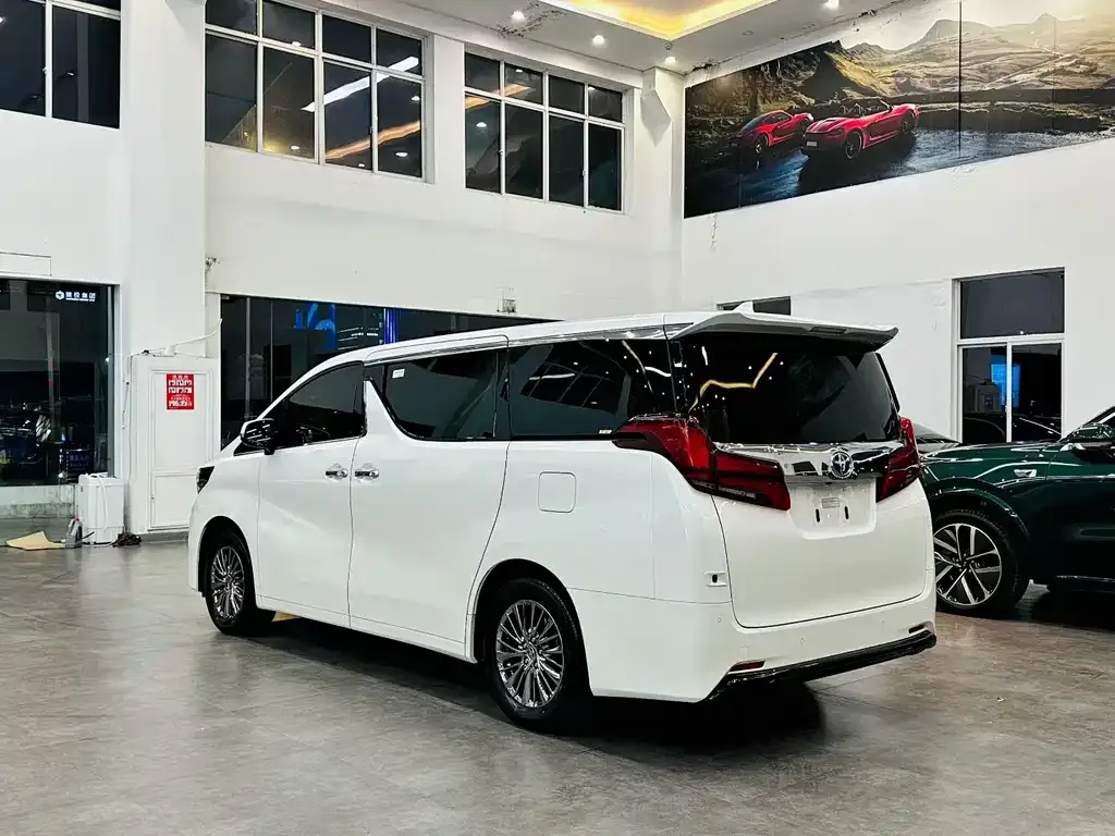 Toyota Alphard 2023 из CN, фото 8