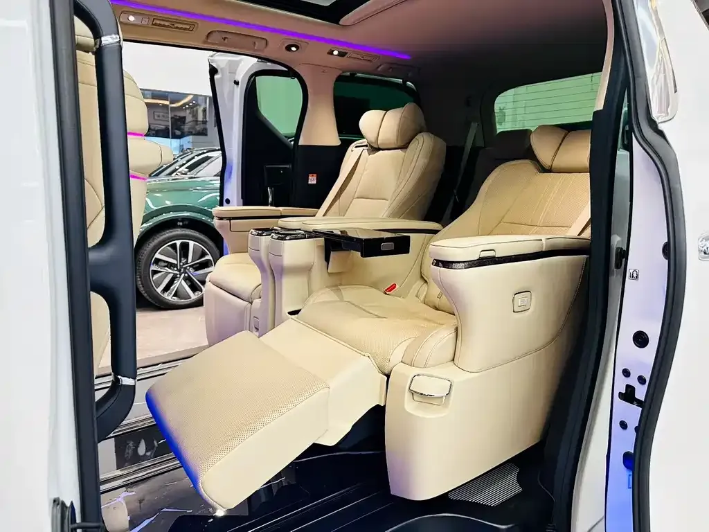 Toyota Alphard 2023 из CN, фото 9