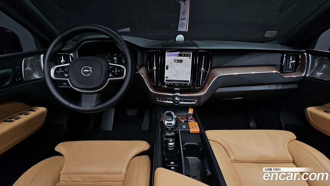Volvo XC60 — фото 9