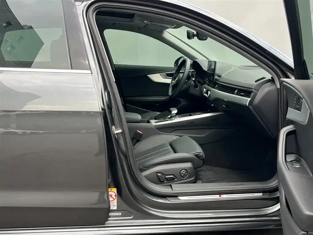 Audi A4L 2021 из CN, фото 2