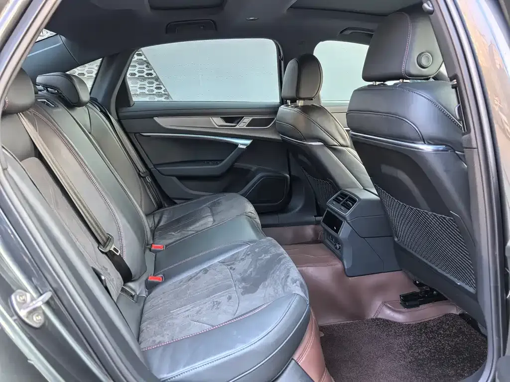 Audi A6L 2024 из CN, фото 4