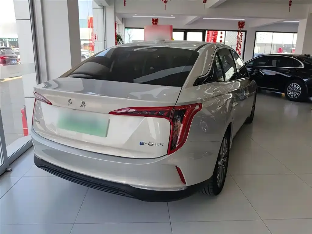 Hongqi E-QM5 — фото 9