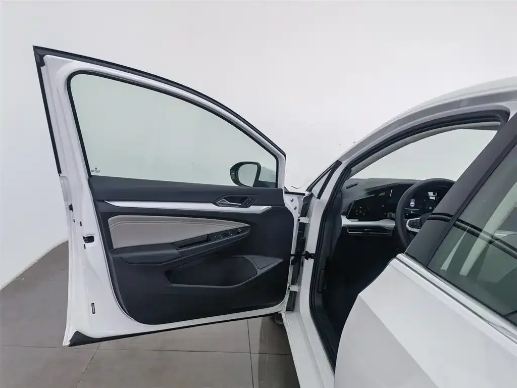Volkswagen Golf 2022 из CN, фото 8