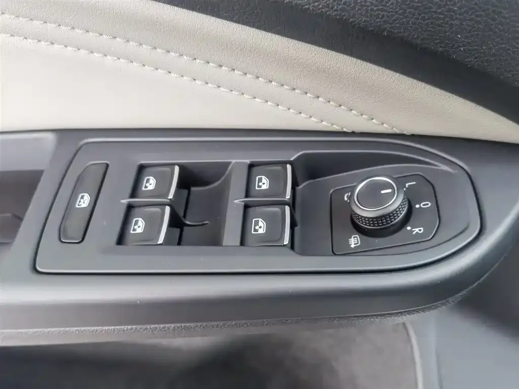 Volkswagen Golf 2022 из CN, фото 10