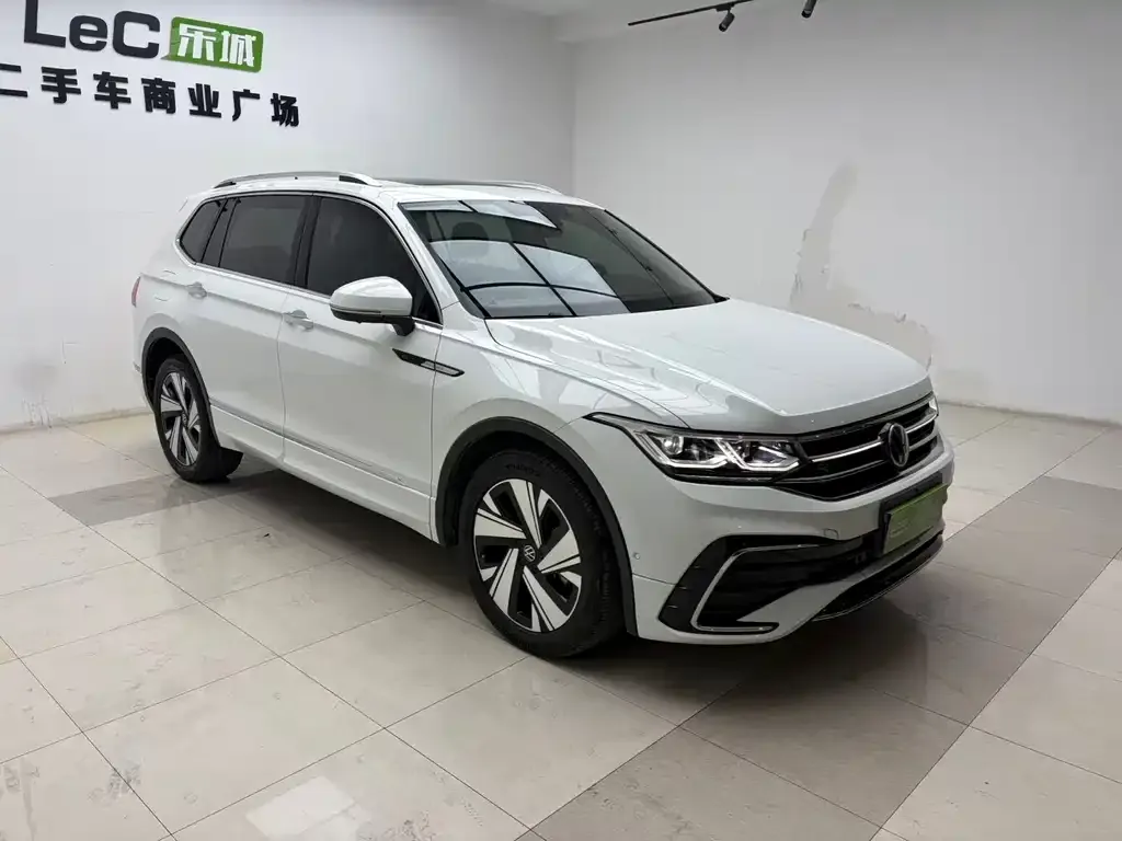 Volkswagen Tiguan L — фото 8