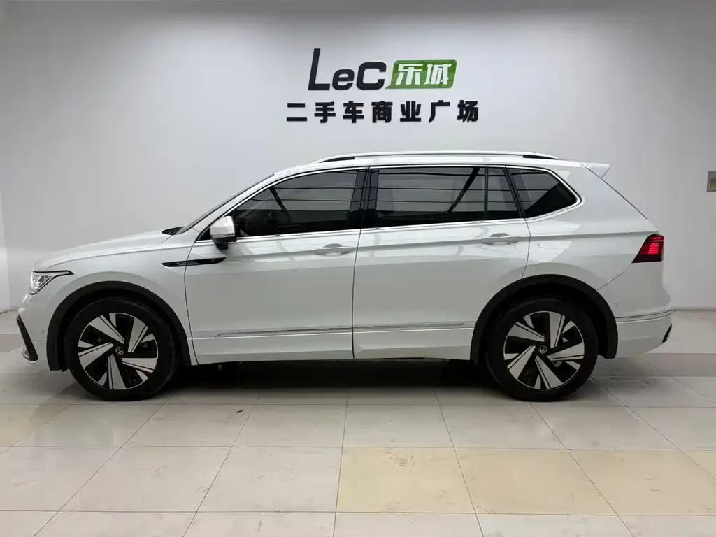 Volkswagen Tiguan L — фото 5