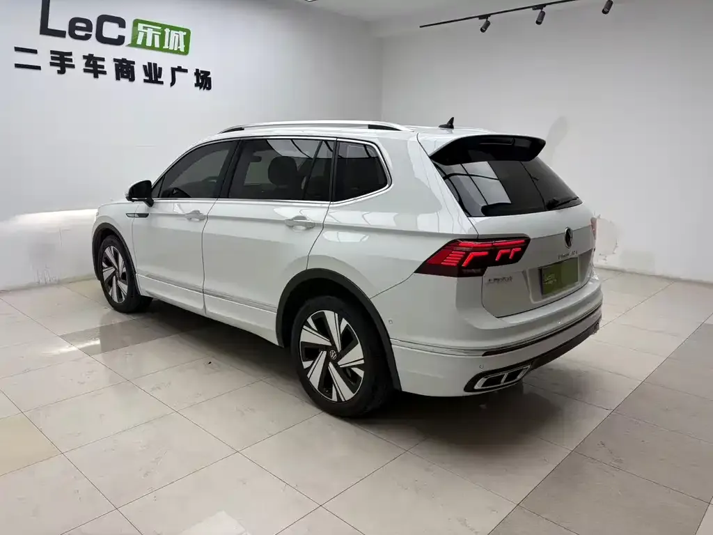 Volkswagen Tiguan L — фото 6
