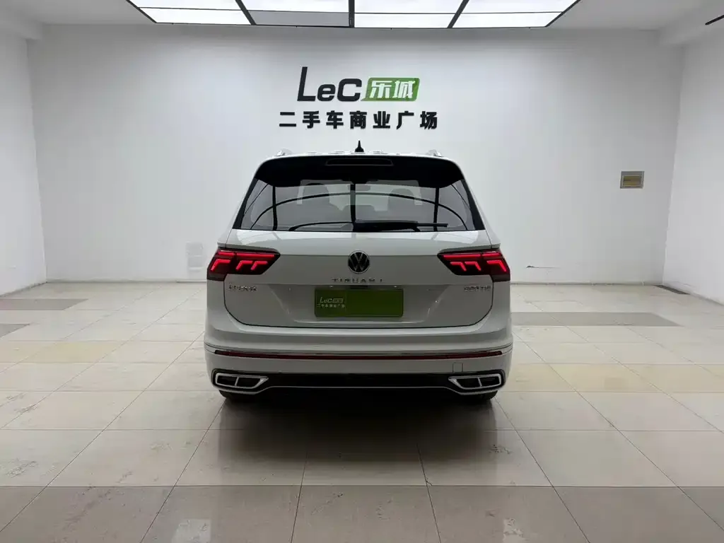 Volkswagen Tiguan L — фото 2