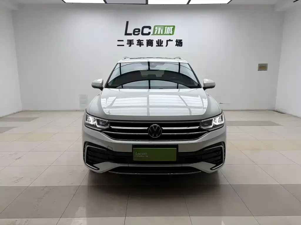 Volkswagen Tiguan L — фото 9