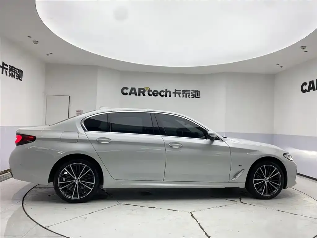 BMW 5 Series — фото 9