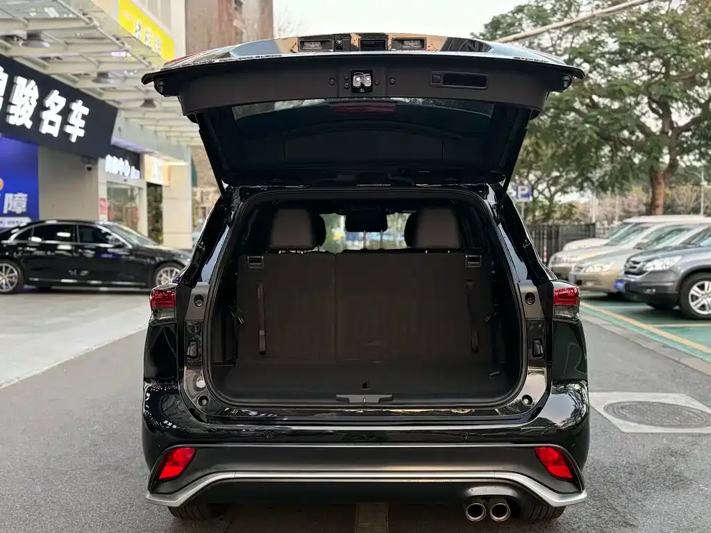 Toyota Crown Kluger 2023 из CN, фото 10