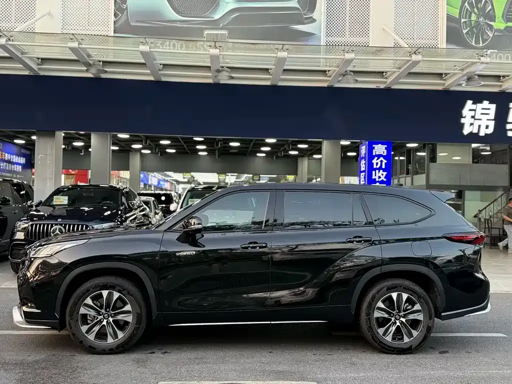 Toyota Crown Kluger 2023 из CN, фото 8