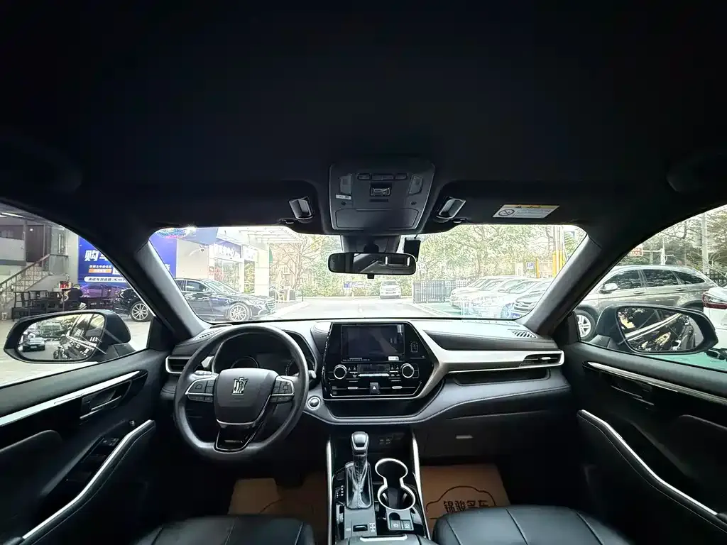 Toyota Crown Kluger 2023 из CN, фото 2