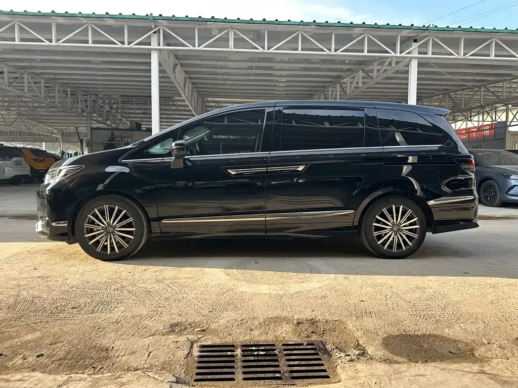 Honda Elysion 2023 из CN, фото 9