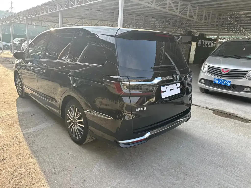Honda Elysion 2023 из CN, фото 8