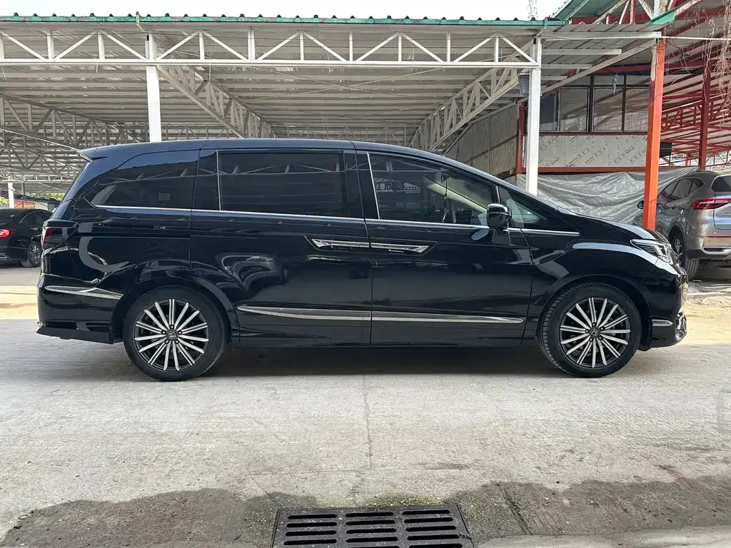 Honda Elysion 2023 из CN, фото 2