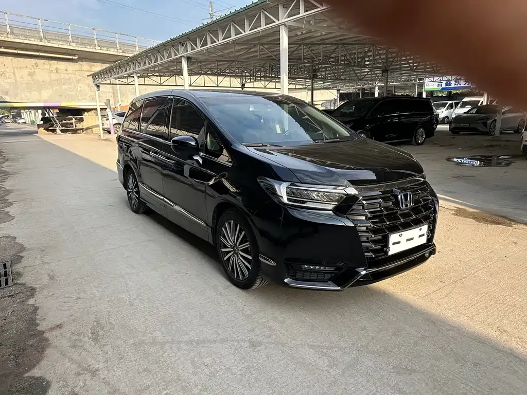 Honda Elysion 2023 из CN, фото 3