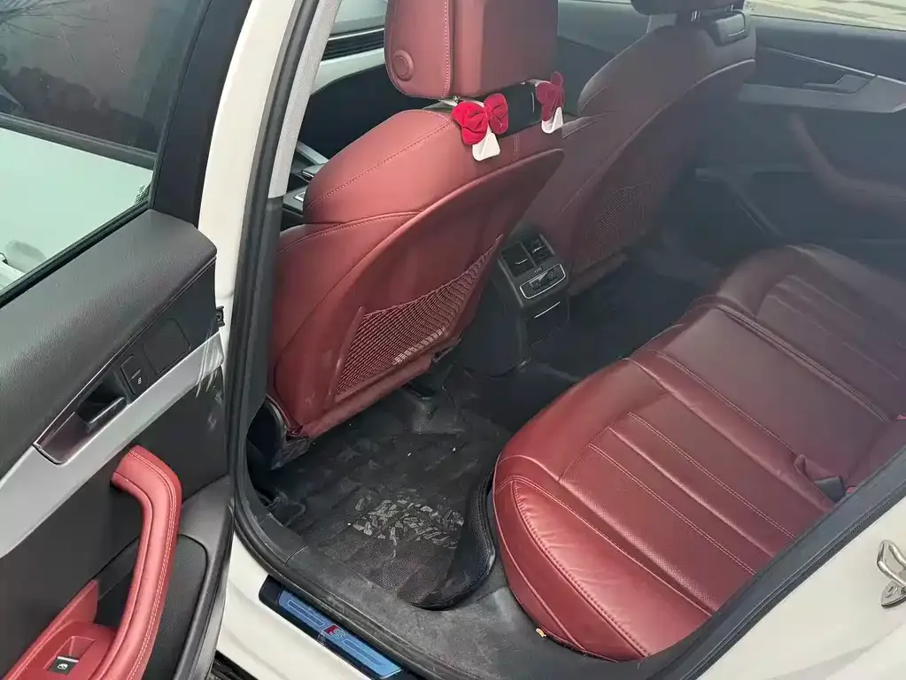 Audi A4L 2023 из CN, фото 3