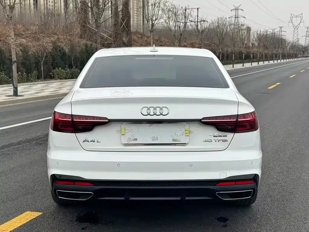 Audi A4L 2023 из CN, фото 9