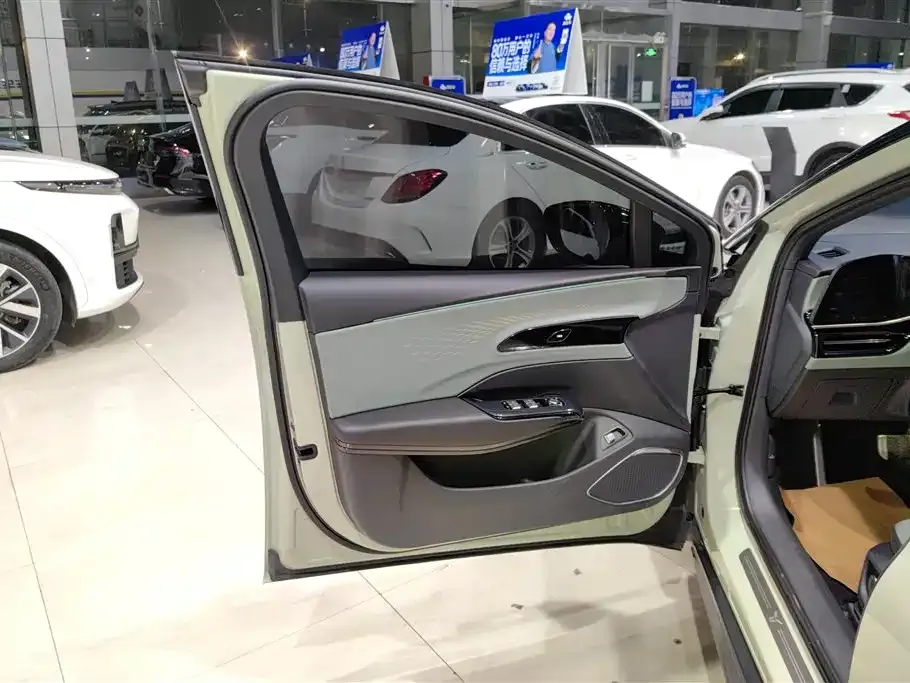 Hongqi EH7 2024 из CN, фото 10