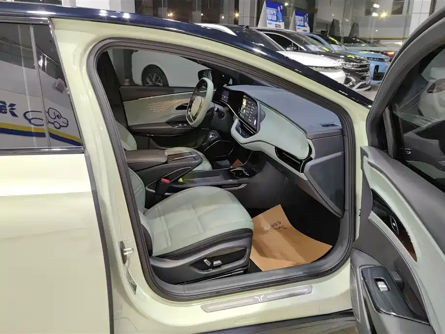 Hongqi EH7 2024 из CN, фото 2