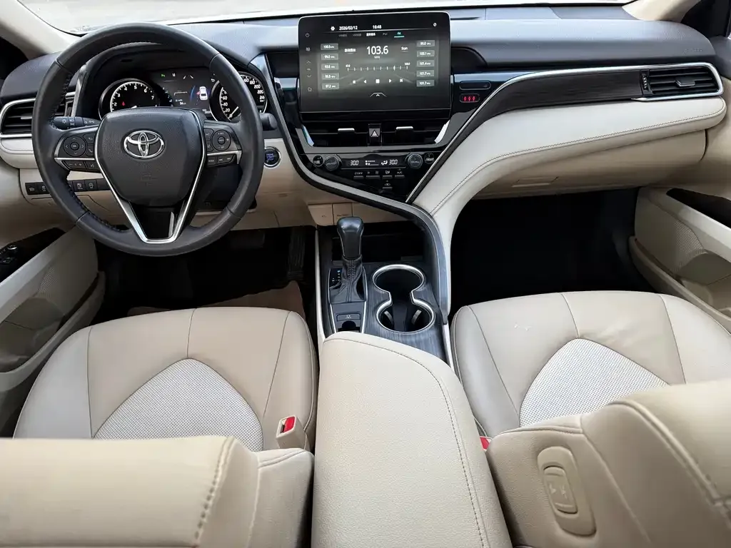 Toyota Camry — фото 6