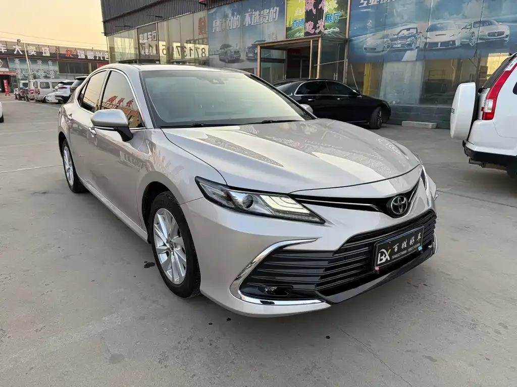 Toyota Camry — фото 8