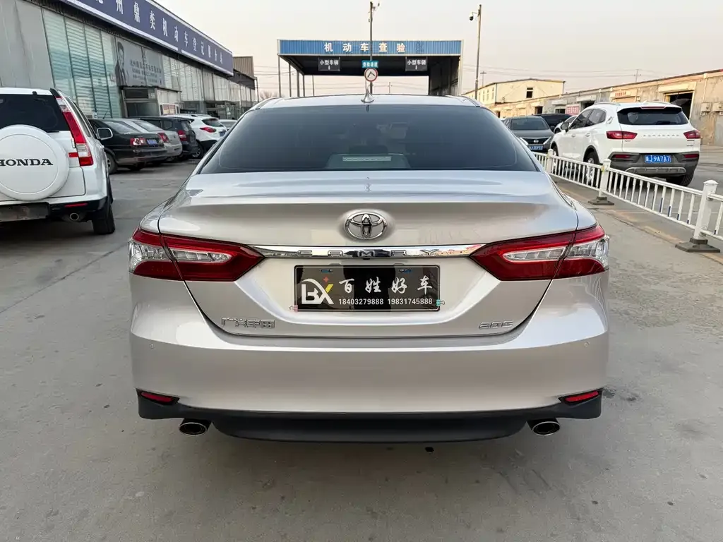 Toyota Camry — фото 5