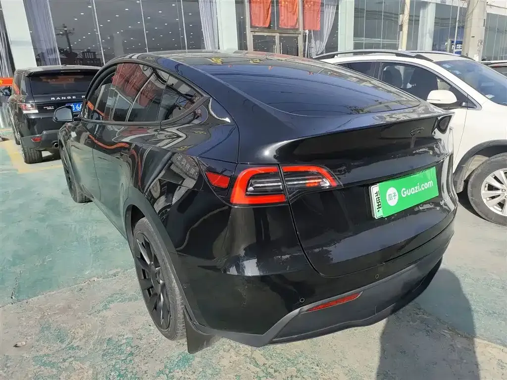 Tesla Model Y — фото 8