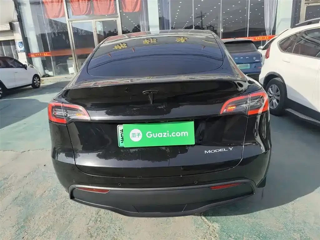 Tesla Model Y — фото 10