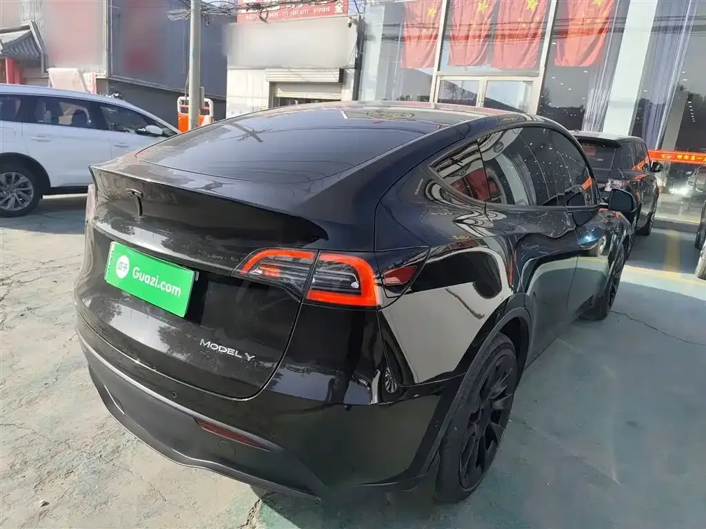 Tesla Model Y — фото 9